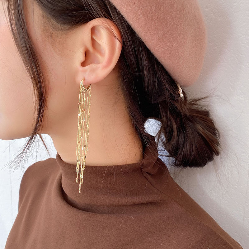 Orecchini pendenti con nappa metallizzata