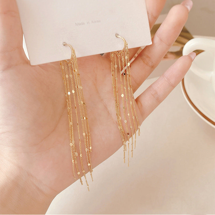 Orecchini pendenti con nappa metallizzata