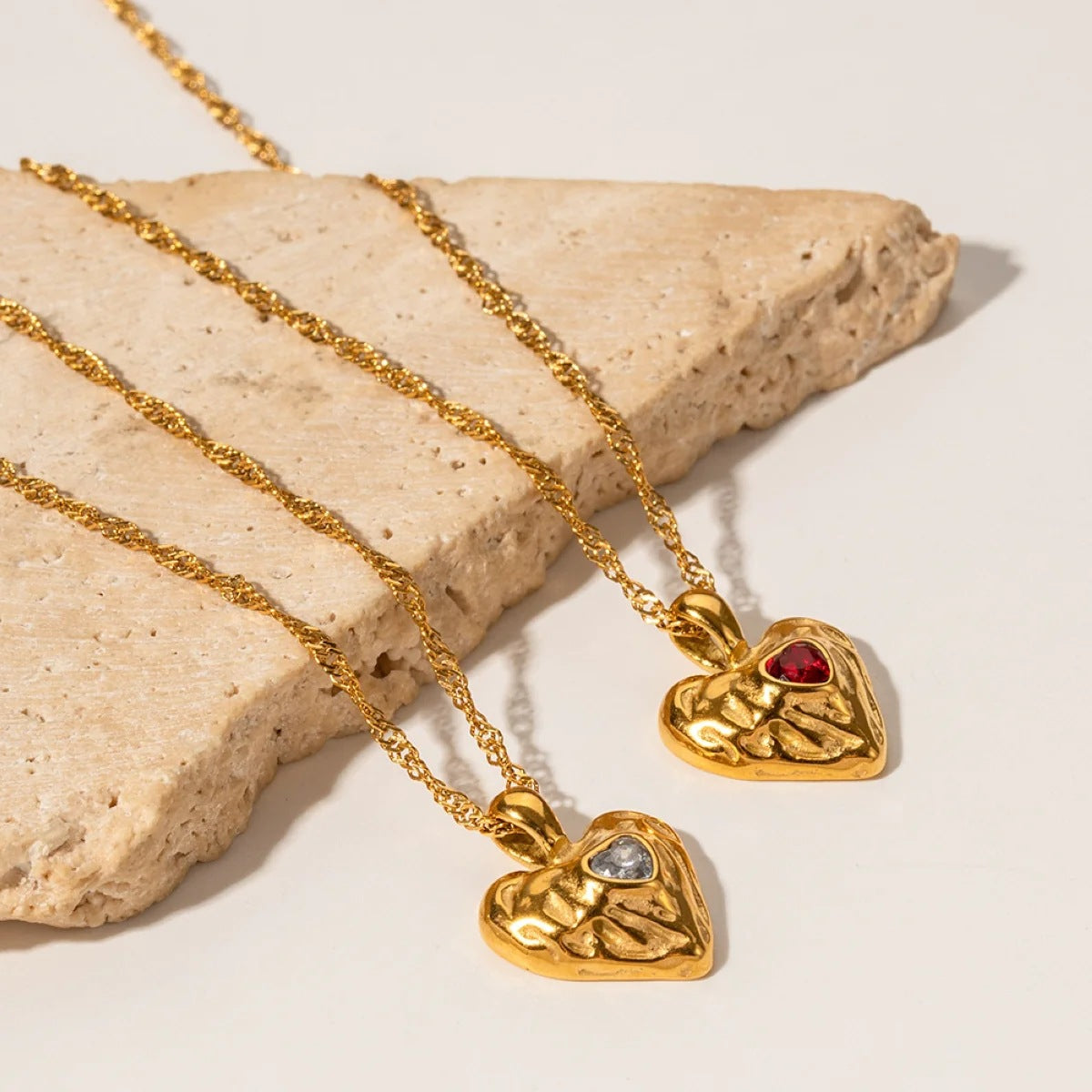 Collana con ciondolo a cuore con cristallo incolore o rosso