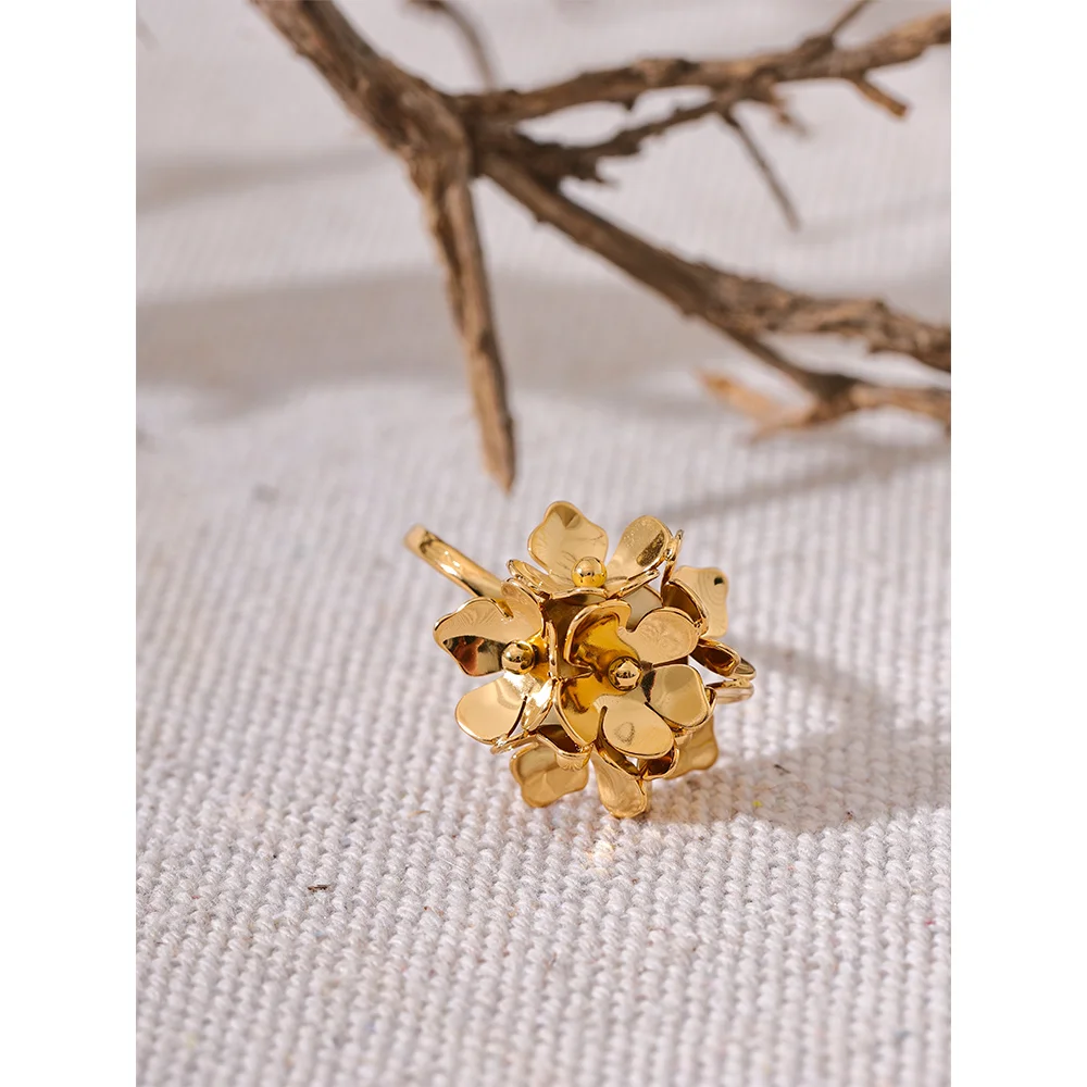 Anello regolabile con fiore stereoscopico