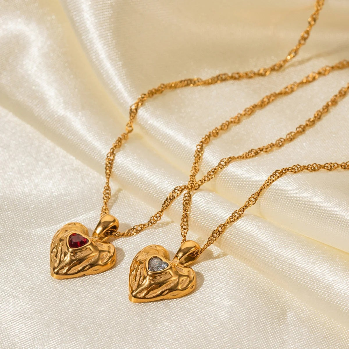 Collana con ciondolo a cuore con cristallo incolore o rosso