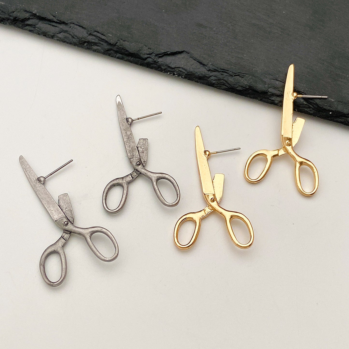 Orecchini ear stud a forma di forbici